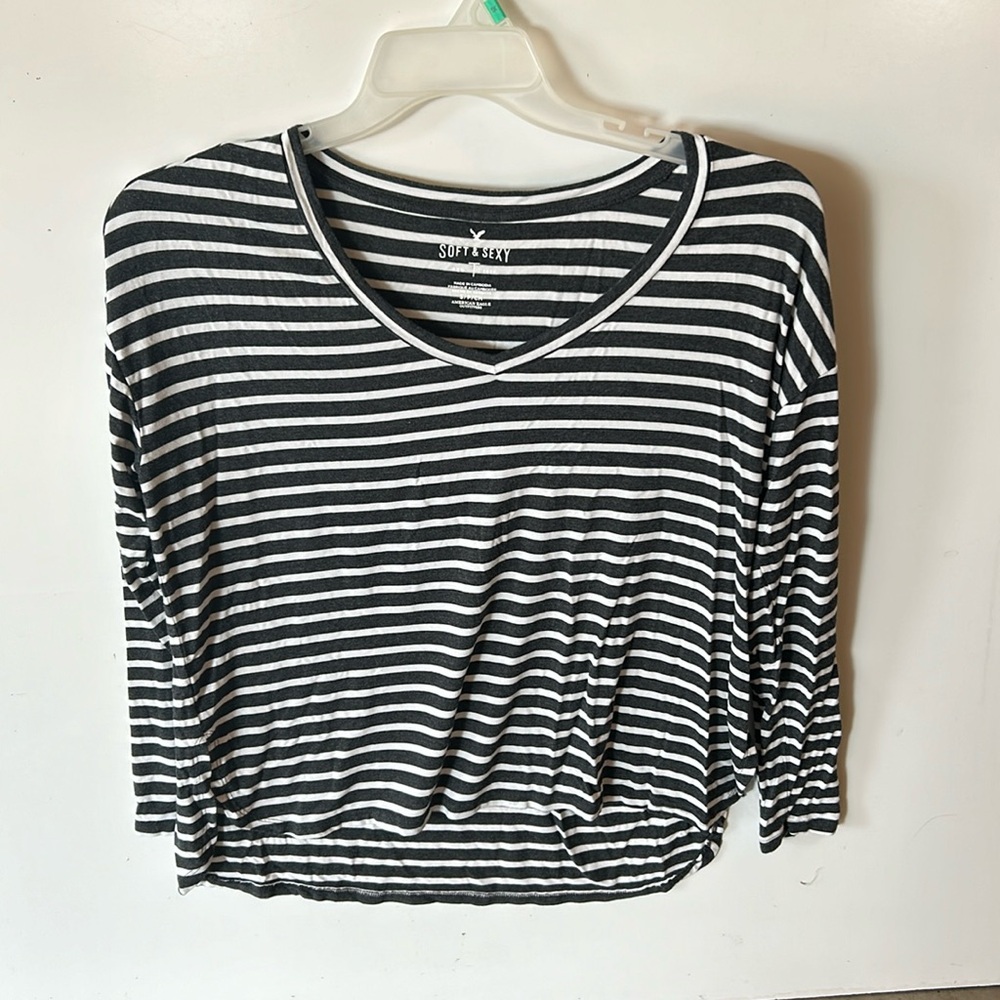 American eagle outfitters soft and sexy long sleeved top.  Very stretchy